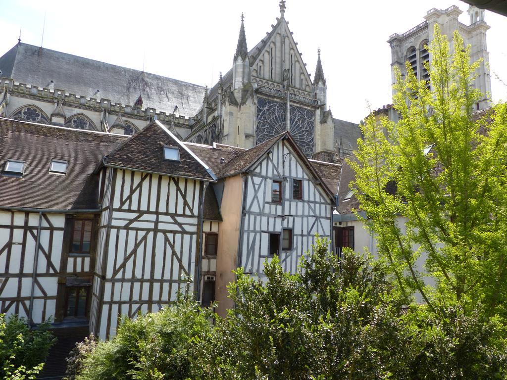 Les Cieux De La Cathedrale - Calme - Jardin - Wifi Apartman Troyes Kültér fotó
